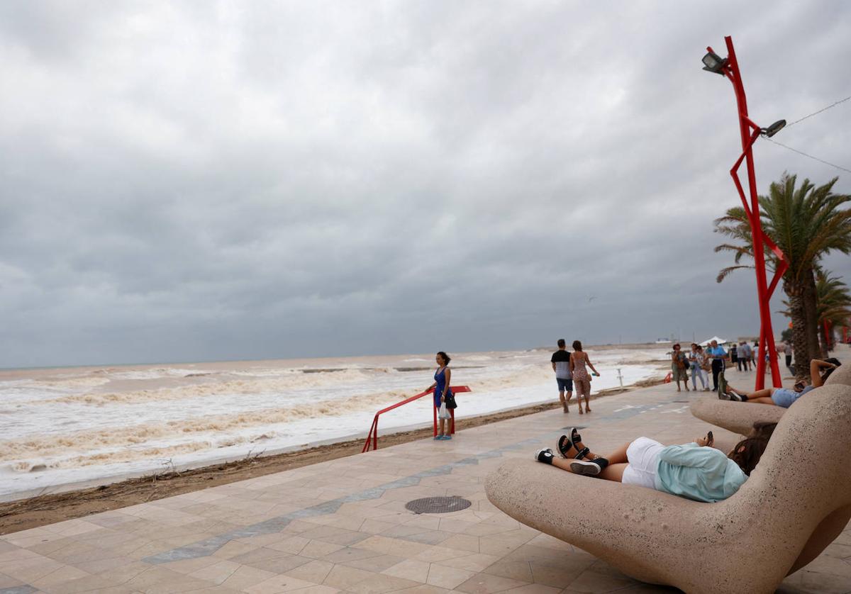 Temporal marítimo en la costa valenciana.