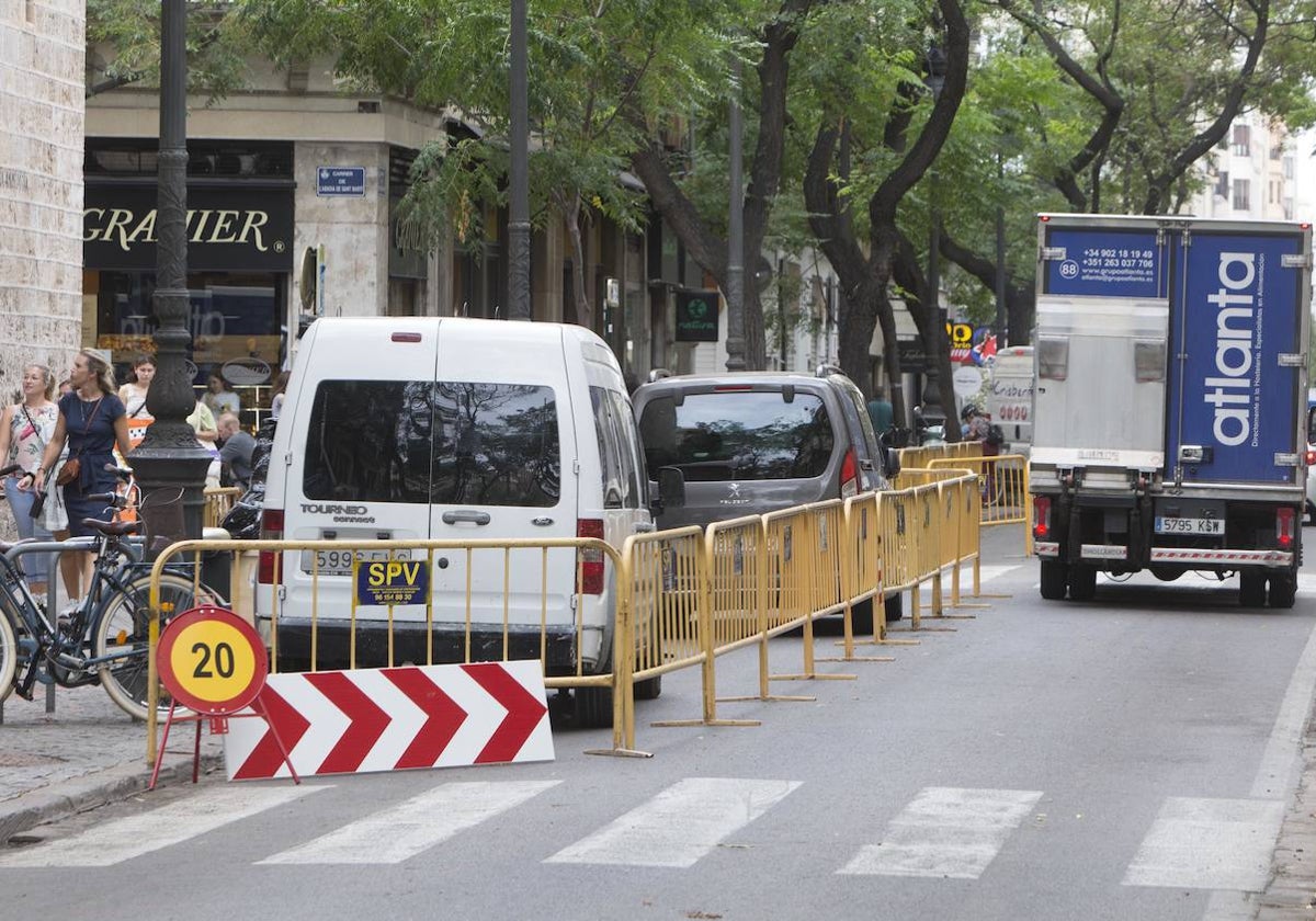 Trabajos previos en las obras de la calle San Vicente, este lunes.