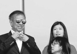 Peter Lim junto a su mujer, Cherie. Un poco más abajo, Layhoon.