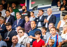 José Danvila (izquierda) y Pablo Sánchez, en el palco del Ciutat de València en el partido del sábado del Levante ante el Oviedo.