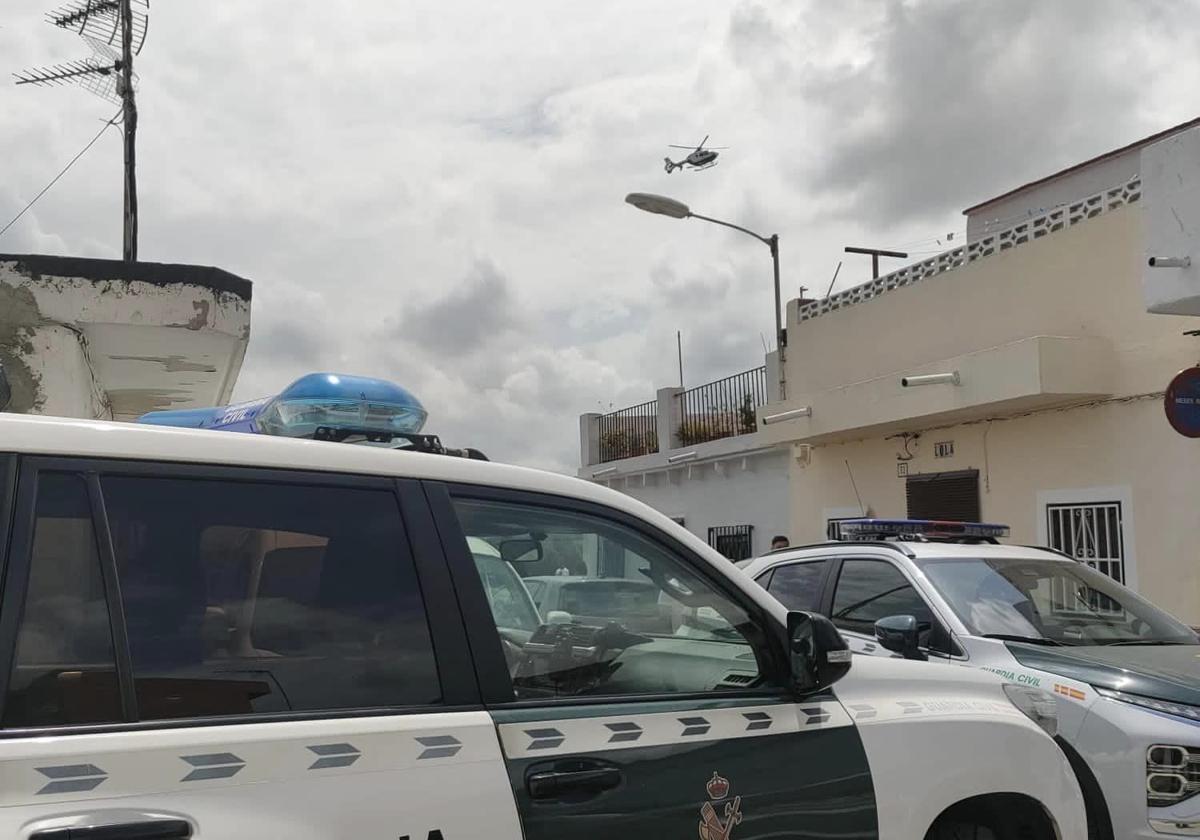 Guardia Civil y Policía Local intervinieron para frenar la pelea.