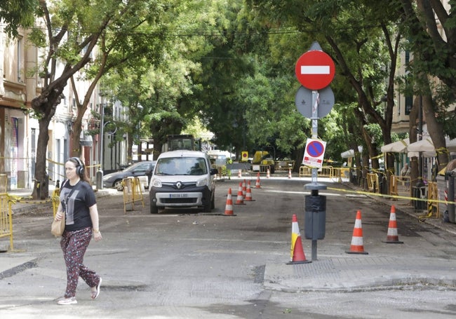 Reasfaltado de la calle Marqués de Zenete.