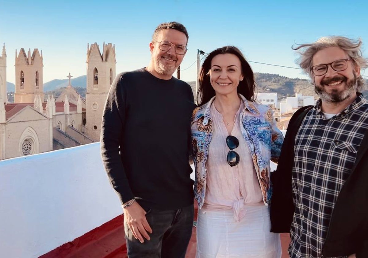 Raúl Martínez, Rosa Catalán y José Miguel Idígoras, en Benissa.