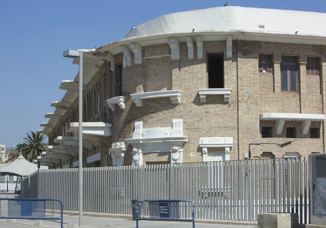 Edificio de los Docks, en las instalaciones portuarias.