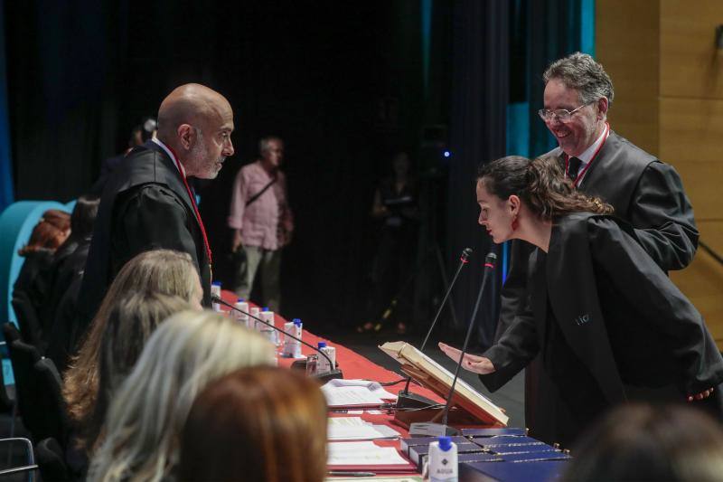 Los nuevos abogados valencianos realizan su acto de jura en el Palacio de Congresos de Valencia