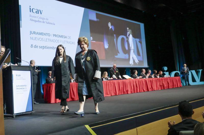 Los nuevos abogados valencianos realizan su acto de jura en el Palacio de Congresos de Valencia