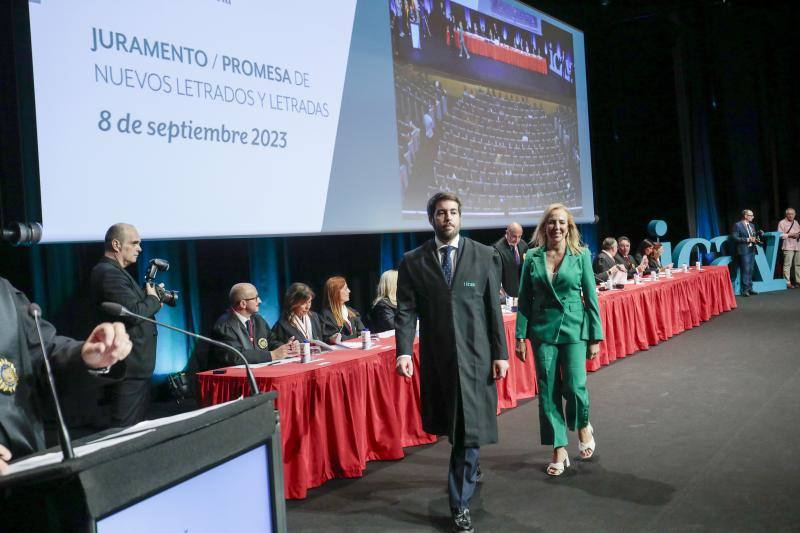 Los nuevos abogados valencianos realizan su acto de jura en el Palacio de Congresos de Valencia