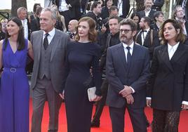 Helena Miquel, José Coronado, Ana Torrent, Manolo Solo y María León en la alfombra roja del Festival de Cannes