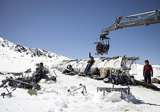 Fotografía del rodaje de 'La Sociedad de la Nieve' de Juan Antonio Bayona.