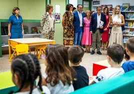 José Antonio Rovira y Cristina Mora, en la visita al CEIP Constitución.