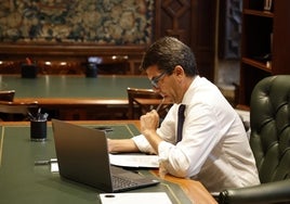 Mazón pospone su reunión con la AVL y enfría la polémica del valenciano