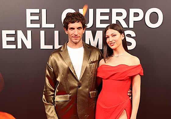 Quim Gutiérrez y Úrsula Corberó en la premier de 'Cuerpo en llamas'.
