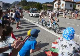 El pelotón durante una etapa de la Vuelta a España.