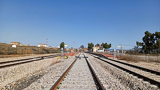 Adif pone en servicio siete apartaderos de la línea Sagunto-Zaragoza financiados por el Puerto de Valencia