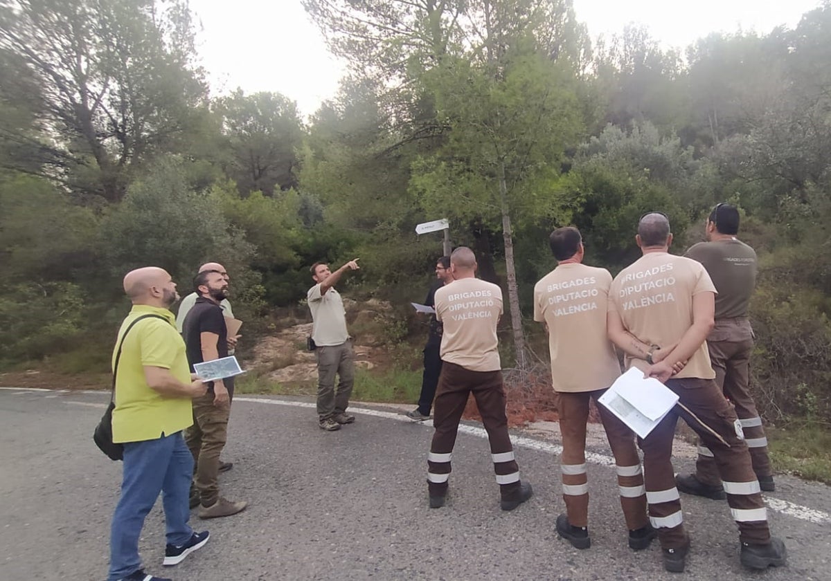 Los brigadas forestales han visitado la zona donde se actuará.