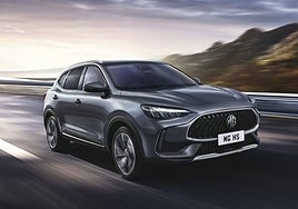 En el exterior podemos apreciar novedades en la parrilla, paragolpes y faros, entre otros detalles.