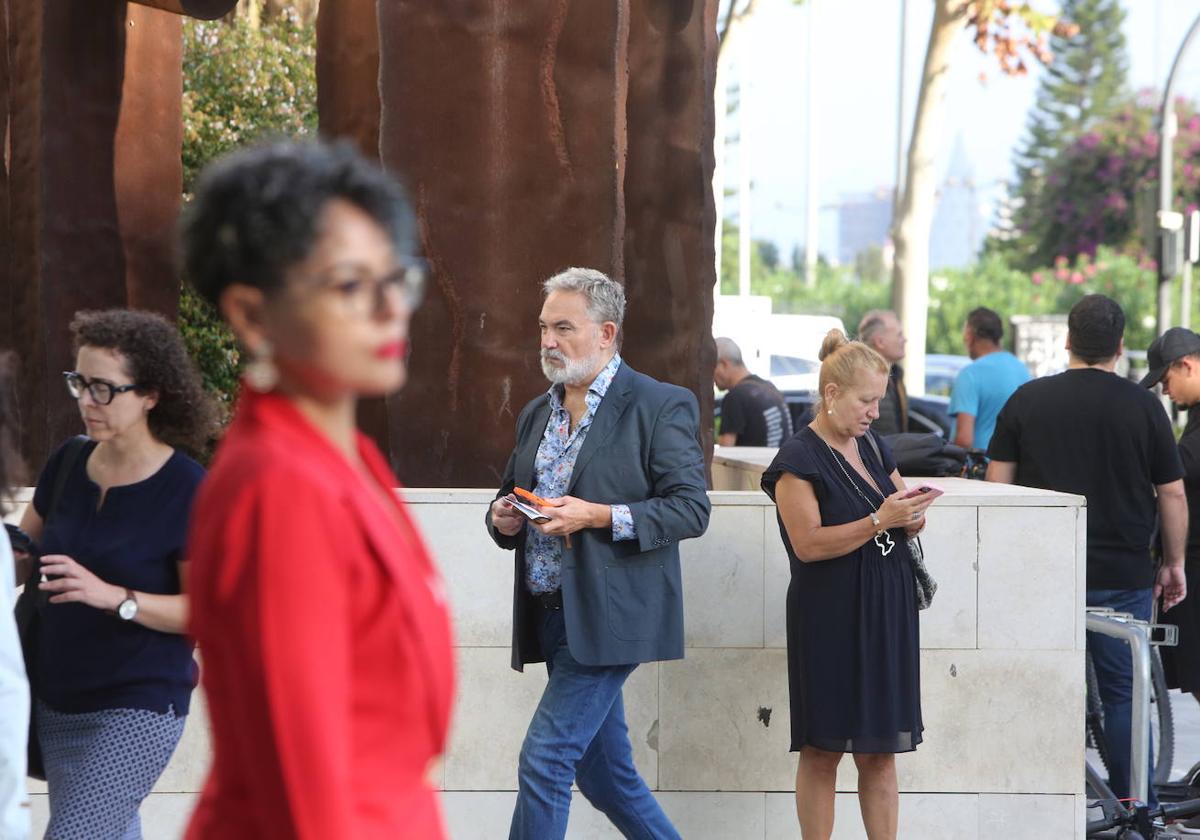 Tono Sanmartín entrando a declarar a la Fiscalía de Valencia este miércoles.