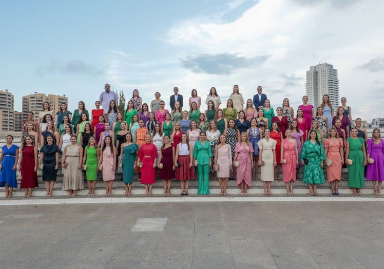 Imagen principal - Posado de las candidatas mayores.