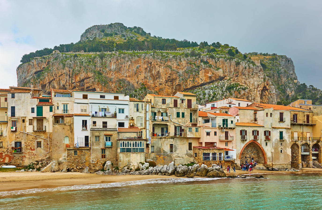 Cefalú (Sicilia - Italia). Ha sido durante mucho tiempo un centro de cultura y comercio en el sur de Italia, pero ha resistido los impulsos de la modernización.