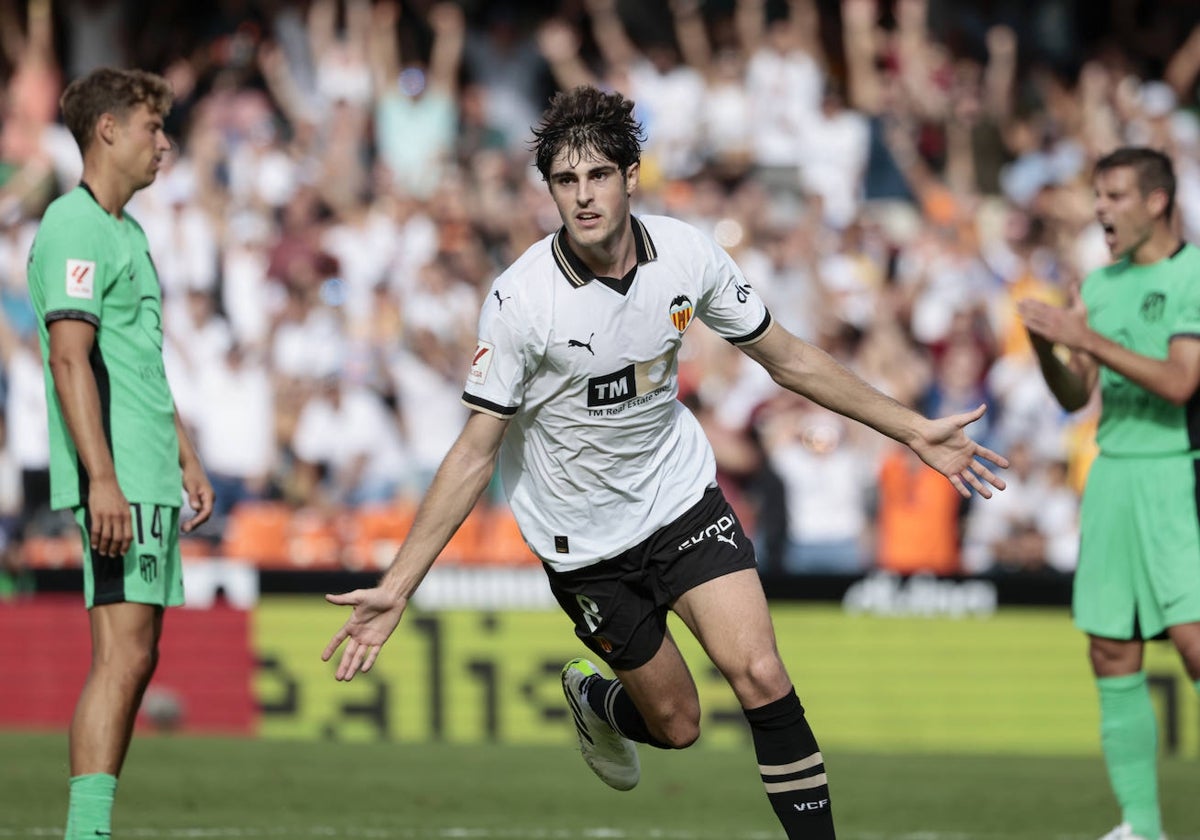 Javi Guerra celebra su gol contra el Atlético.