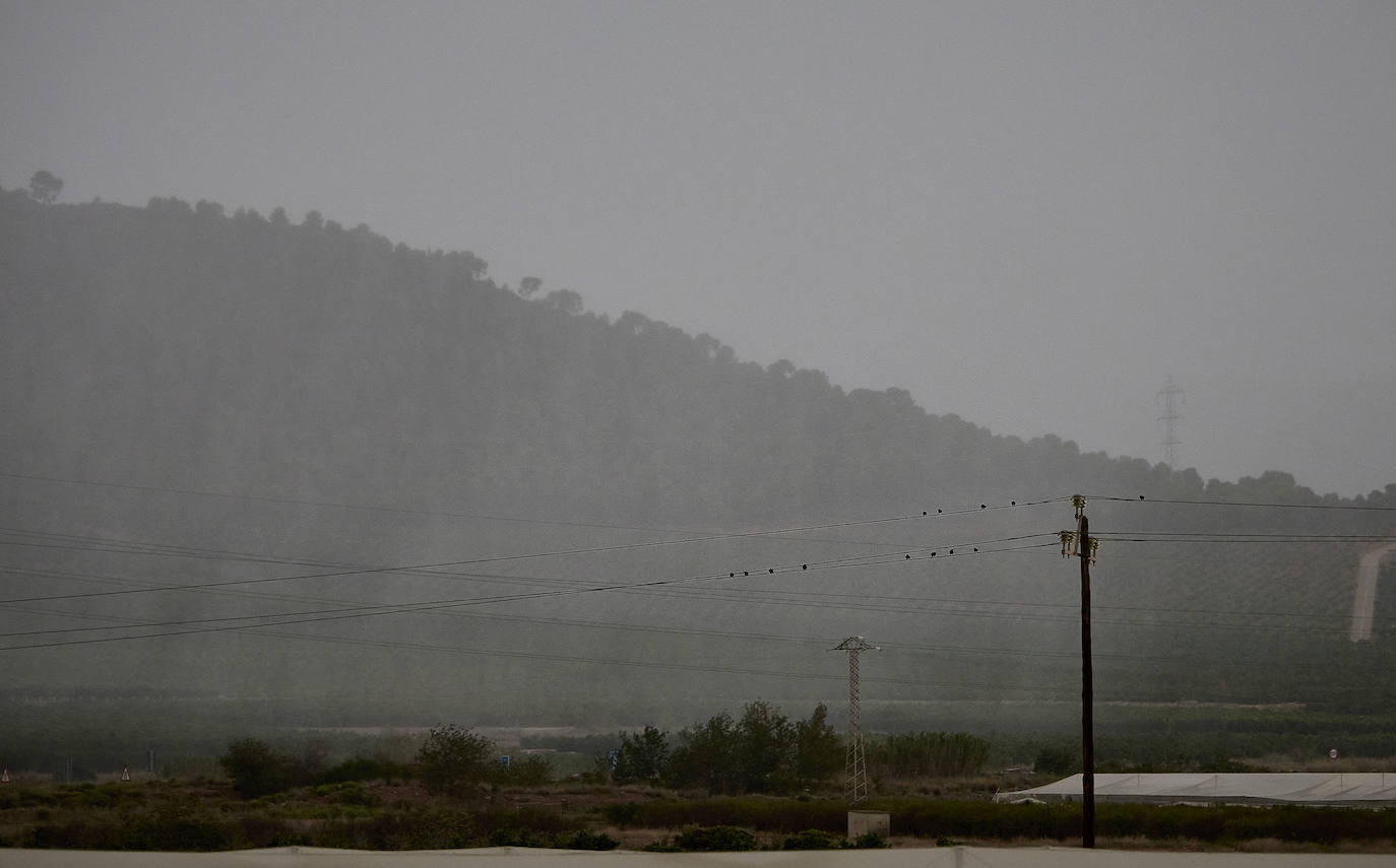 La tormenta descarga con fuerza en la Comunitat Valenciana