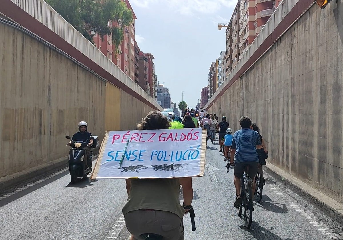 La bicimanifestación, este domingo en el túnel.