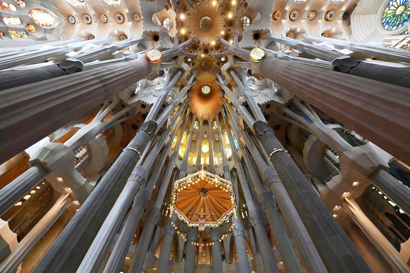 Así está la Sagrada Familia de Barcelona por fuera y por dentro