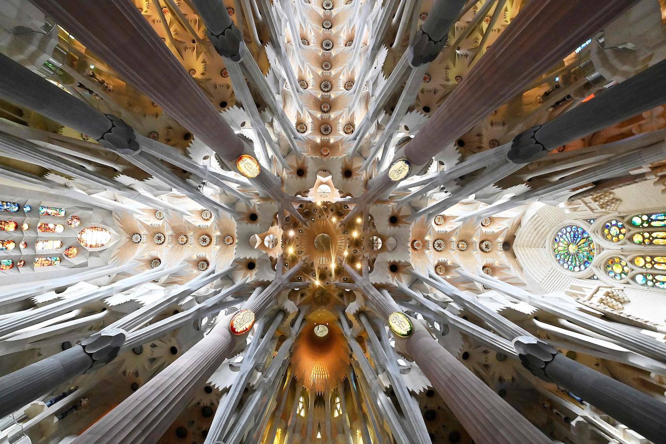 Así está la Sagrada Familia de Barcelona por fuera y por dentro