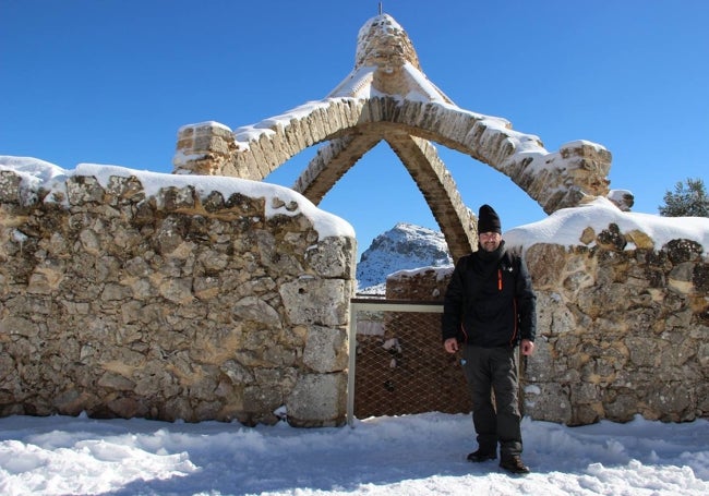 Álex, en la Cava Gran de Agres, en la Sierra de Mariola.