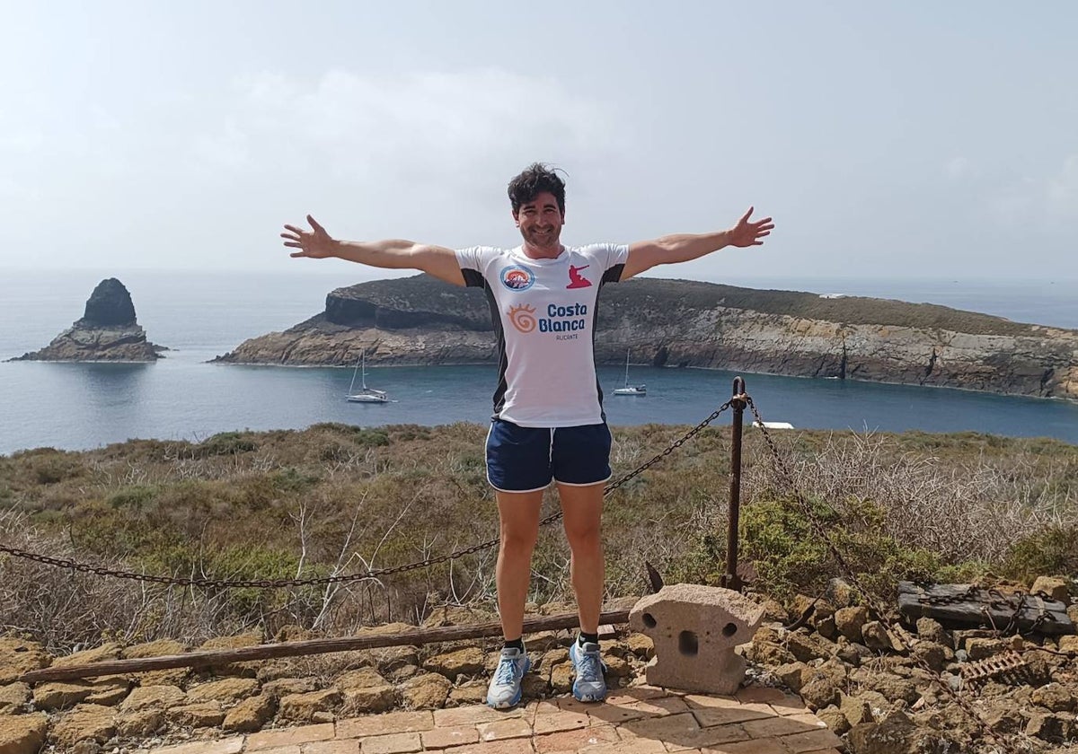 Álex Pastor, en las Islas Columbretes, la última del reto de los Parques Naturales.