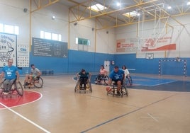 Un momento del encuentro de baloncesto disputado en el pabellón de El Genovés.