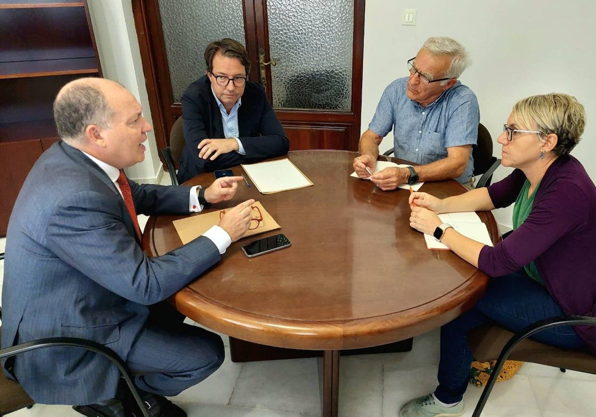 De izquierda a derecha: José Marí Olano y Juan Giner (PP), y Joan Ribó y Papi Robles (Compromís).