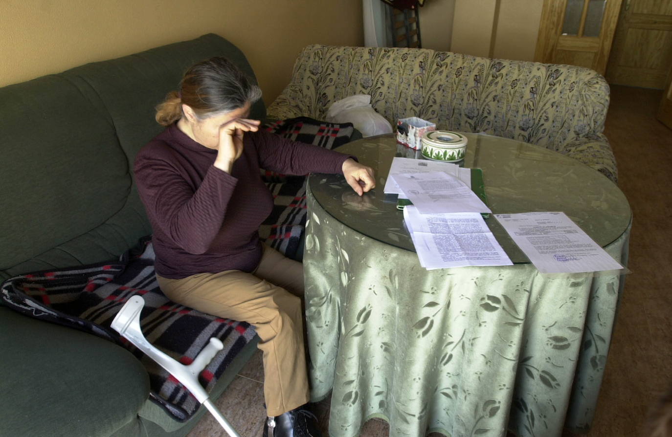 Una mujer llora la pérdida de un familiar en una imagen de archivo.