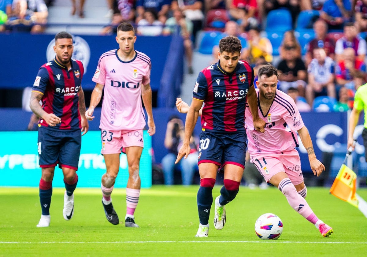 Andrés García, durante el partido contra el Oviedo.