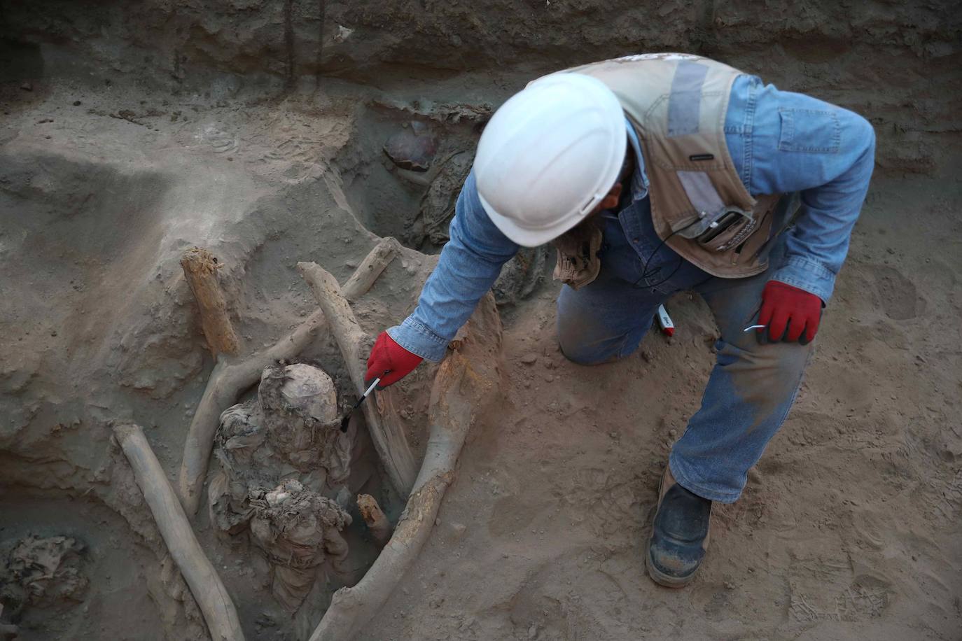 Descubren en Lima un cementerio de bebés y niños prehispánico