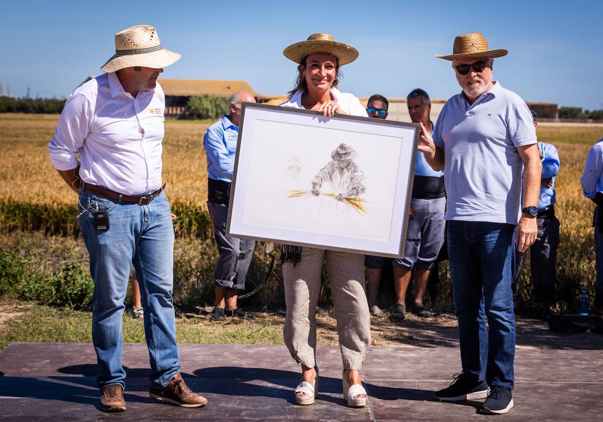 Imagen principal - Homenajes, lecciones para aprender a perchar o demostraciones culinarias han tenido lugar en esta jornada.