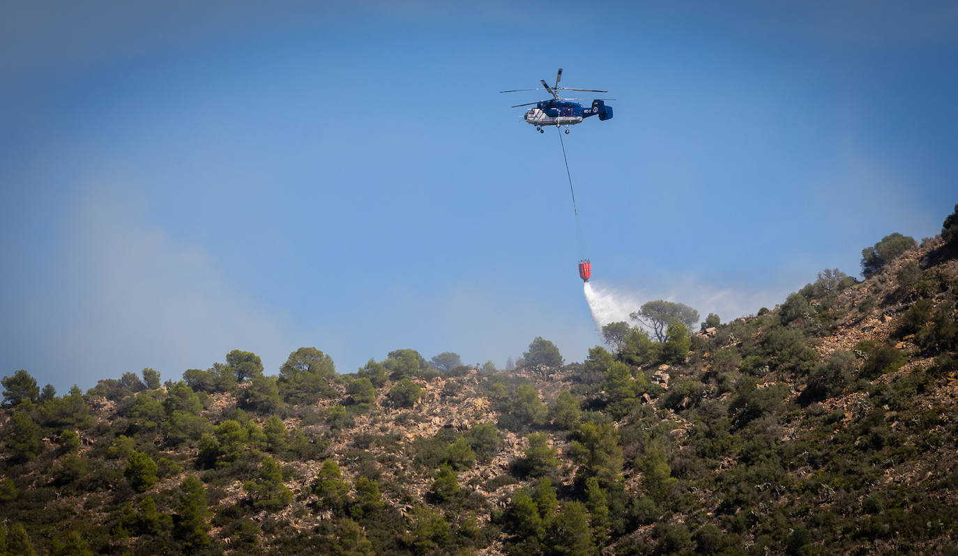 Fotos del incendio junto al monte Picayo, en la Sierra Calderona de Valencia