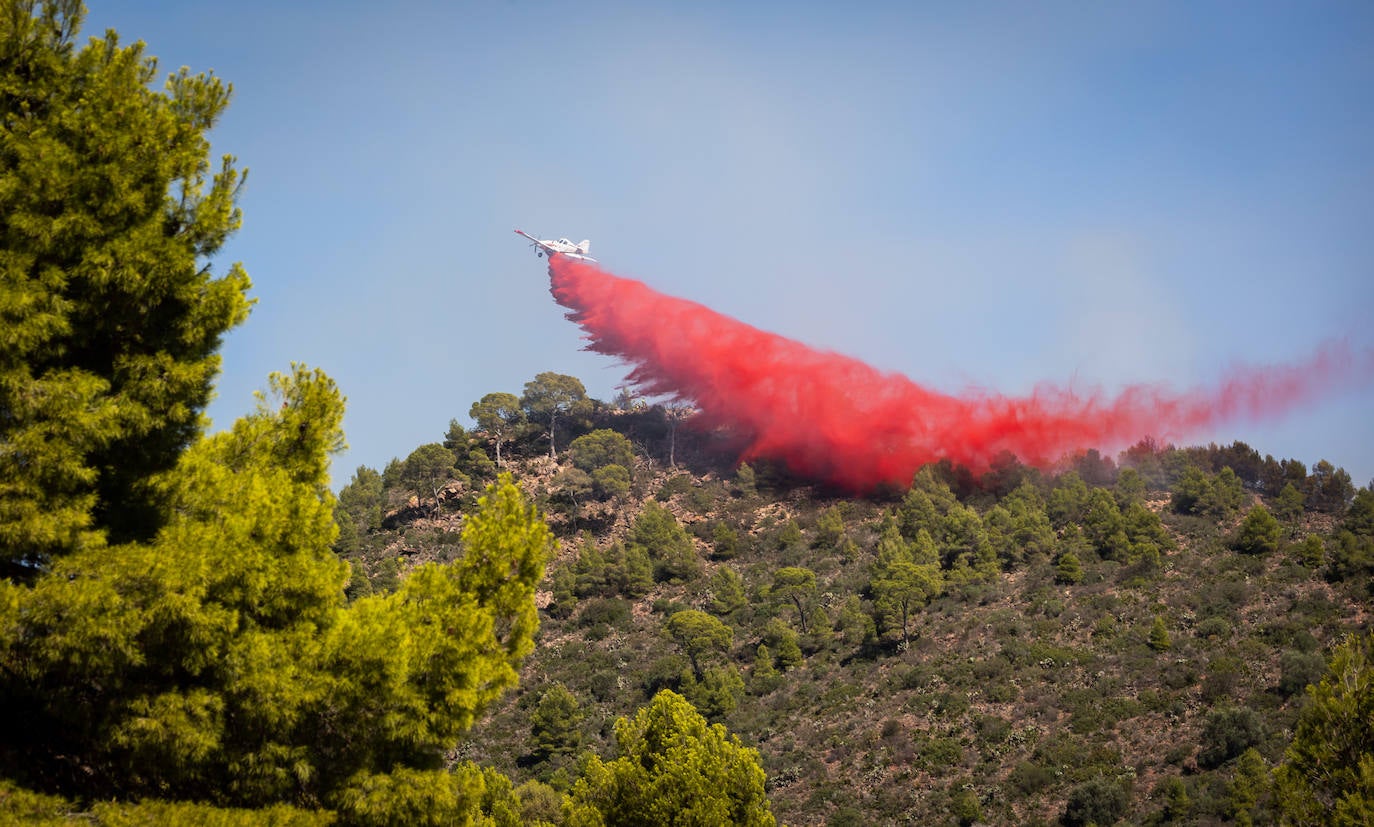 Fotos del incendio junto al monte Picayo, en la Sierra Calderona de Valencia