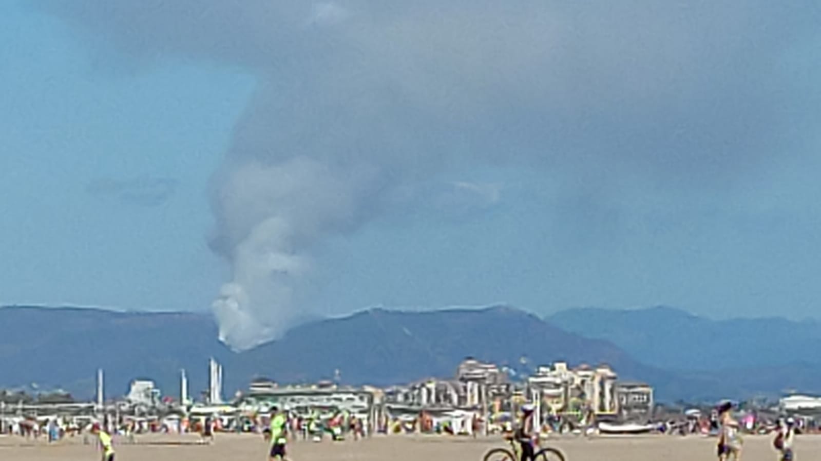 Fotos del incendio junto al monte Picayo, en la Sierra Calderona de Valencia