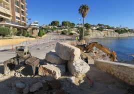 Las obras que se están ejecutando en el acceso a la cala.