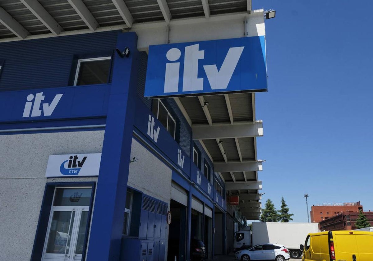 Los vehículos que deben pasar la ITV cada seis meses