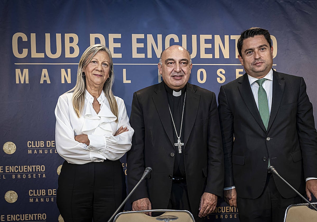 Amparo Matíes, el arzobispo y el rector de la Católica.