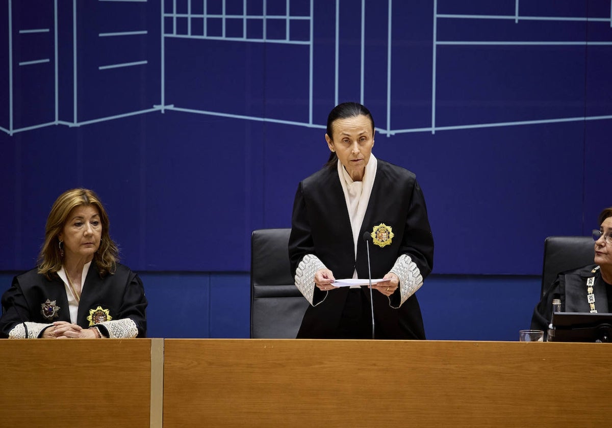 Pilar de la Oliva durante su intervención.