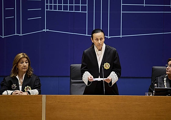 Pilar de la Oliva durante su intervención.