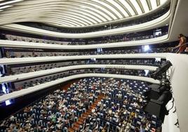 Público en el interior del Palau de les Arts.