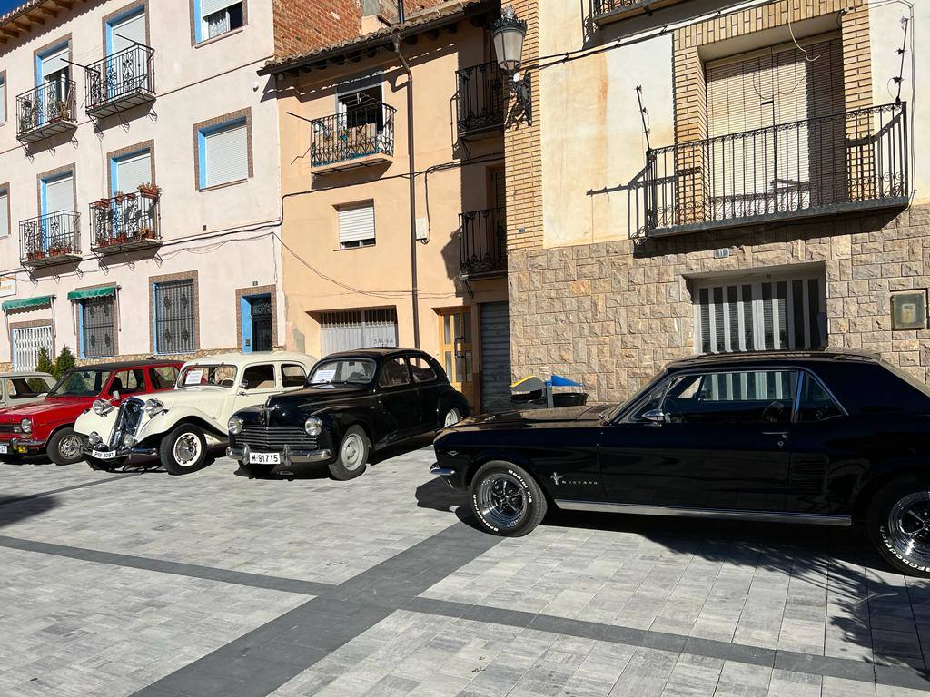 Así fue la primera concentración de vehículos clásicos de Casas Bajas, en el Rincón de Ademuz