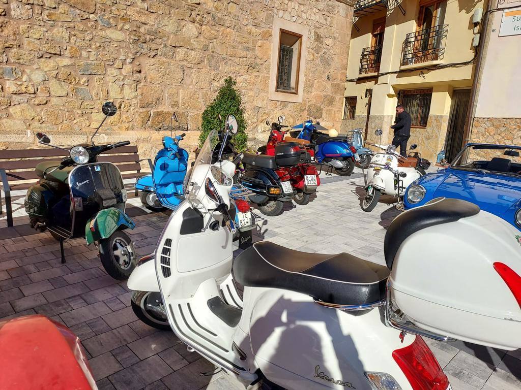 Así fue la primera concentración de vehículos clásicos de Casas Bajas, en el Rincón de Ademuz