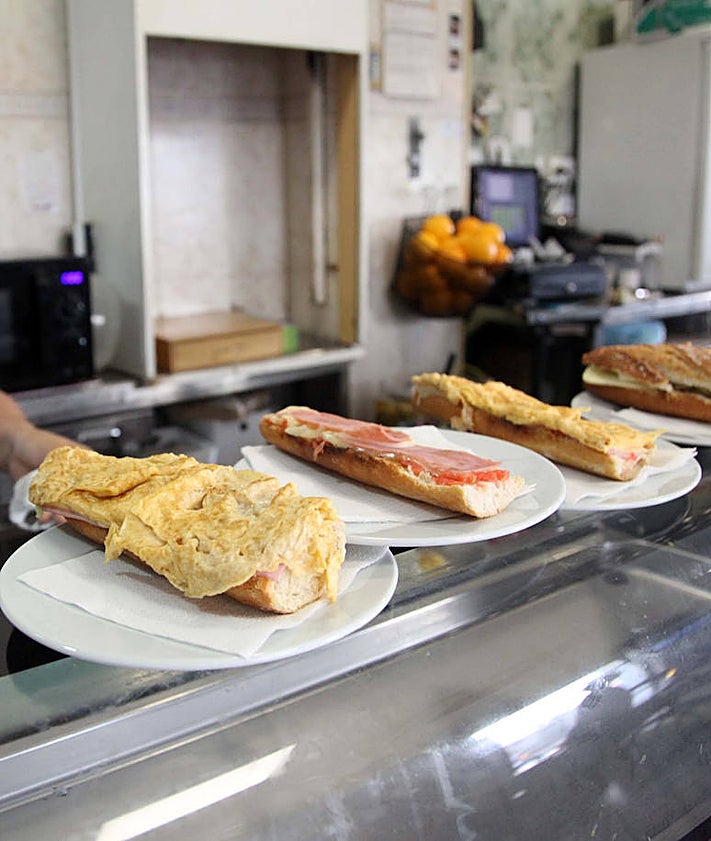 Imagen secundaria 2 - Juanet, Rosa y Català, los bocadillos que triunfan en Orba