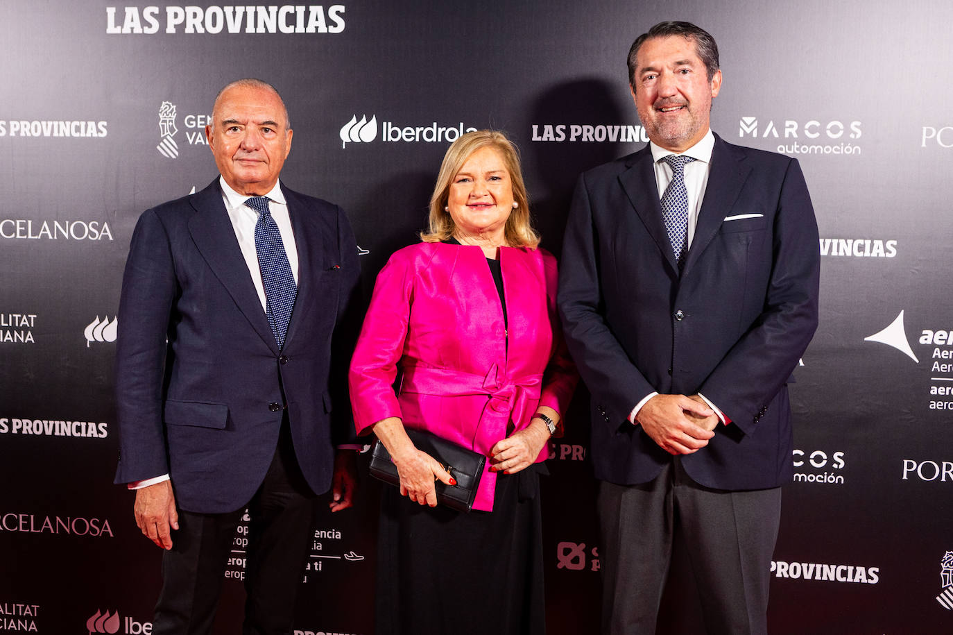 El notario Carlos Pascual, junto a la presidenta del Ateneo Mercantil, Carmen de Rosa y Juan Valero de Palma, presidente de Fenacore.