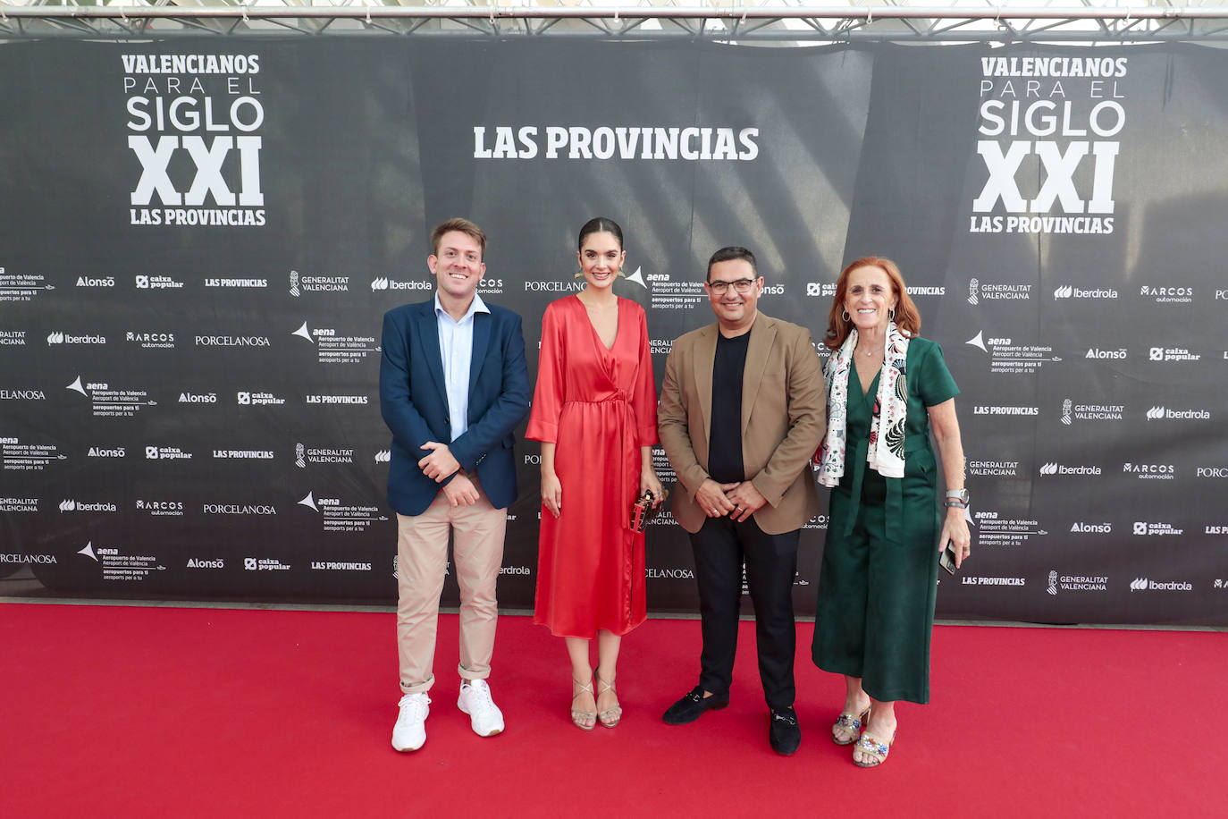 Adrián Mazón, periodista; Belén Mora, Bellea del Foc de Alicante; David Olivares, presidente de las Hogueras de San Juan de Alicante; y Concha Pastor, editora jefa de TodoAlicante